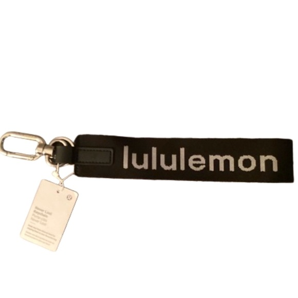 NWT LULULEMON AUTHENTIC Black White NEVER LOST KEYCHAIN for Keys Ebb bag wallet - Picture 3 of 6